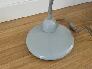 Niet of onleesbaar gesigneerd - Franse grijze metalen bureaulamp kopen? Bied vanaf 1!