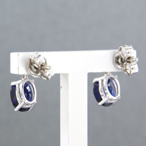 18k witgouden oorknoppen met saffier tot. 2,15ct en diamant 0.12 ct kopen? Bied vanaf 420!