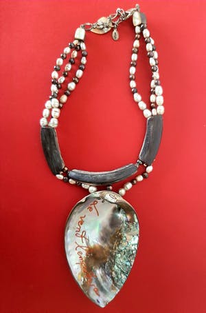 Niet of onleesbaar gesigneerd - Parelmoer met parels kopen? Bied vanaf 1!