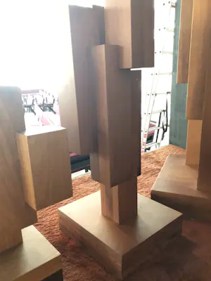 Jan Hoog - Houten architectonische sculptuur, Flat (Groot) kopen? Bied vanaf 500!