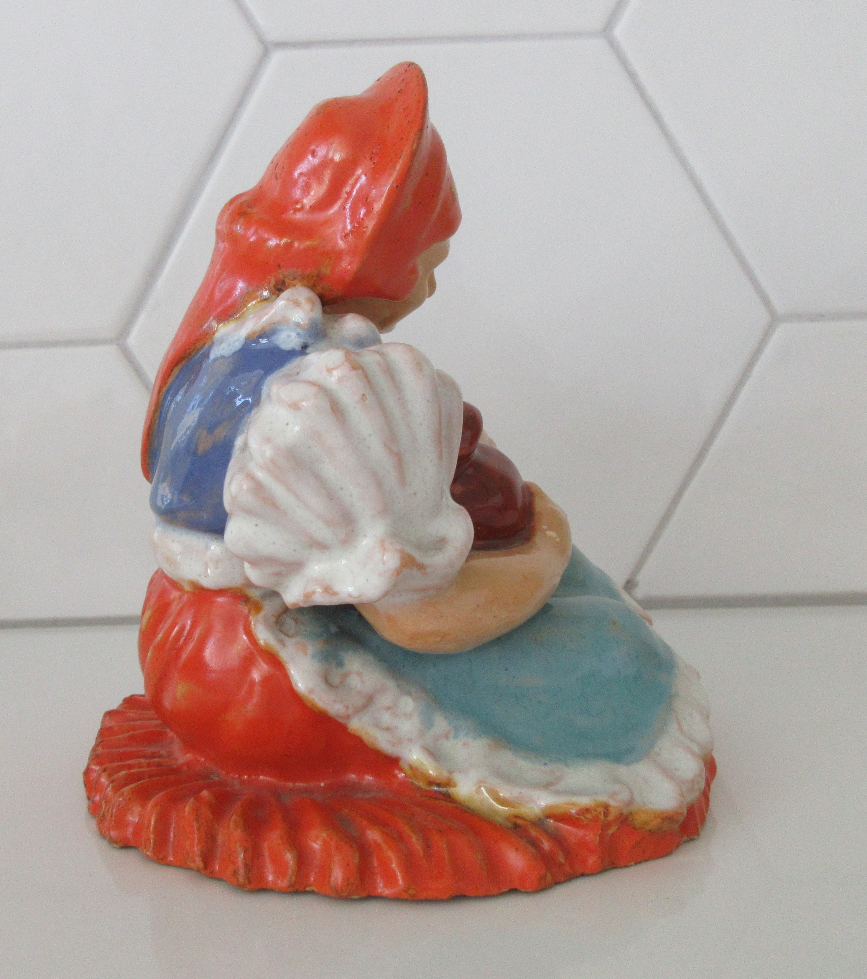 Niet of onleesbaar gesigneerd - Art deco terracotta plastiek van een vrouw met kruik kopen? Bied vanaf 1!