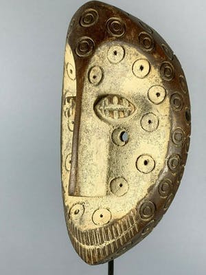 Lega - 200627 - Tribal used African Lega Bwami mask - Congo. kopen? Bied vanaf 35!