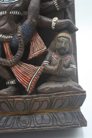 Niet of onleesbaar gesigneerd - Prachtige Oude Houten Relief Plaquette Zes Armige Shiva (19e eeuw) kopen? Bied vanaf 1!