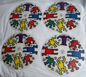 Keith Haring - 4x Placemat – 2002 – doorsnede 33,5 cm kopen? Bied vanaf 10!