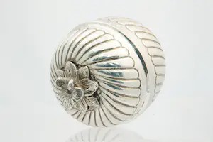 35- Antieke 19e eeuwse 2e gehalte Zilveren suikerpot - met waterlelie handvat kopen? Bied vanaf 230!