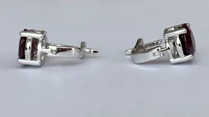 Acheter18 Kt witgouden oorbellen met rode robijnen ca 4,00 crt  en diamanten? Enchérissez de 1400!