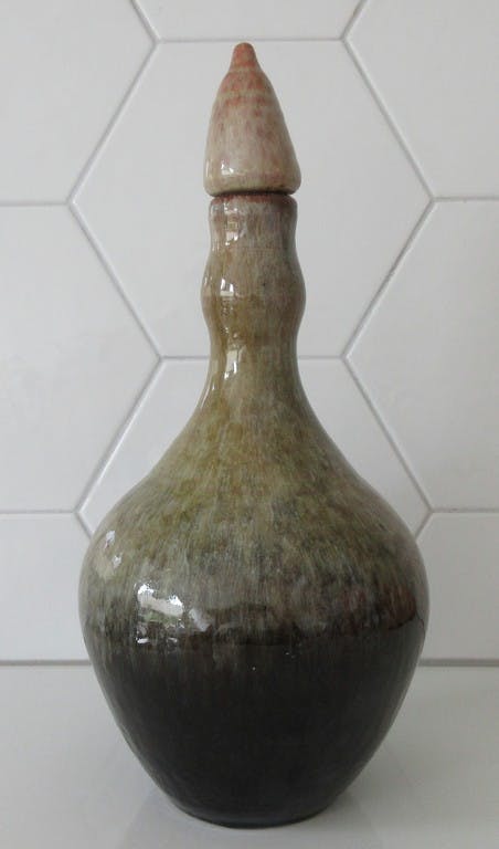 Niet of onleesbaar gesigneerd - Studio keramische terracotta kruik met mooi stroomglazuur verkocht voor € 1!