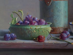 Hans Habraken - Oude ketel en oude schaaltjes met gele en blauwe pruimen. kopen? Bied vanaf 825!