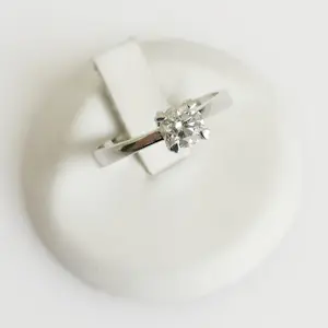 Diamanten ring kaufen? Bieten Sie von 950!