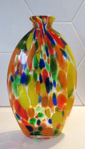 Niet of onleesbaar gesigneerd - Studio glazen multi coloured ovale vaas verkocht voor € 1!