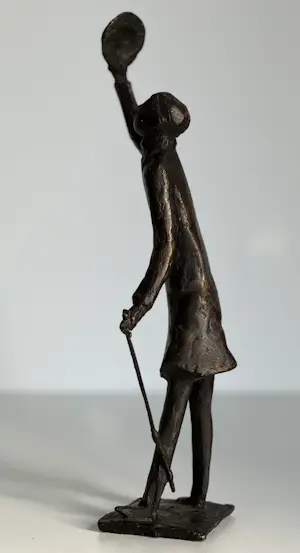 Theo van der Nahmer - Bronzen sculptuur | 'Man met hoed en paraplu ' / Flaneur' | 1968 kopen? Bied vanaf 400!