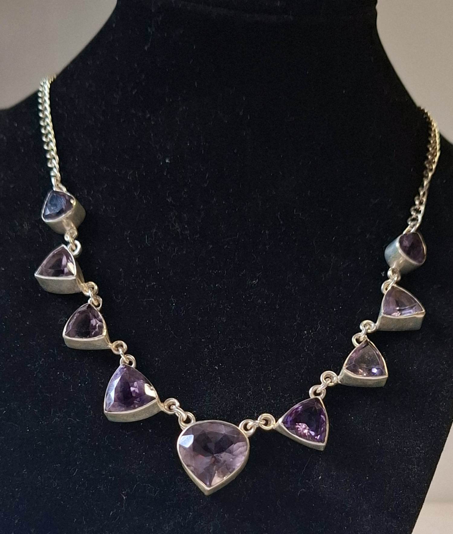 zilveren colier met 9 gefactureerd Amethist. ruwe natuurlijke amethist. verkocht voor € 75!