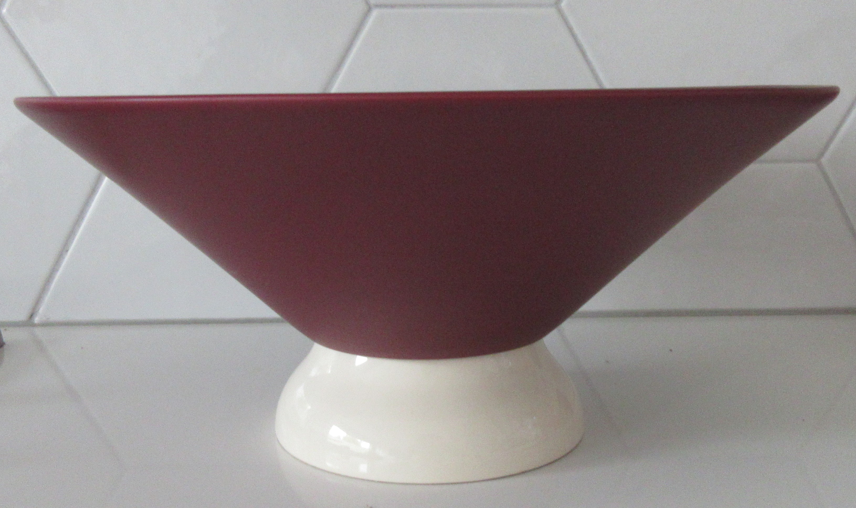 Plateelbakkerij Flora - Grote platelen design fruitschaal in duotone - Serie Duet uit 1996-1997 kopen? Bied vanaf 35!