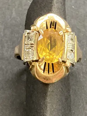 18 karaats geelgouden ring met Citrien (gebrande amethist) en witte steentjes kaufen? Bieten Sie von 300!