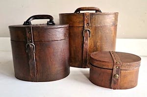 Curiosa - Vijf retro Koffertjes - Hout, Leer, Skai Messing beslag - PRIJS VERLAAGD kopen? Bied vanaf 89!