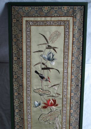 Niet of onleesbaar gesigneerd - Textielkunst , Japan , Oosterse voorstelling met vogel – ingelijst kopen? Bied vanaf 1!