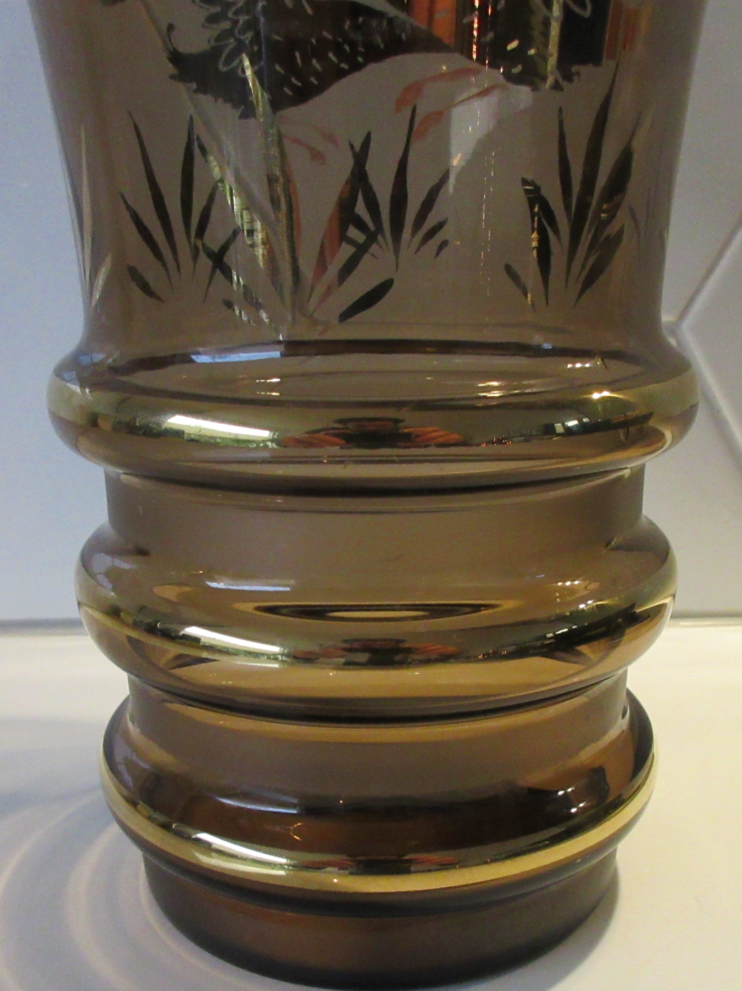 Adat - Art deco Franse bruin glazen vaas met vergulde decoratie van ganzen kopen? Bied vanaf 20!