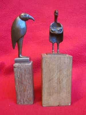 Betty Sijen - Twee vreemde figuren. verkocht voor € 160!