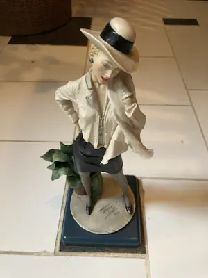Vittorio Tessaro - Elegante dame van Vittorio Tessaro 1983 kopen? Bied vanaf 70!