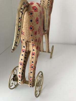 Marianne Bey - Red Flowers kopen? Bied vanaf 40!