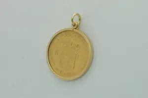 23- Geel-gouden 14 Krt montuur/hanger met gouden uit1911 Wilhelmina tien gulden kopen? Bied vanaf 440!