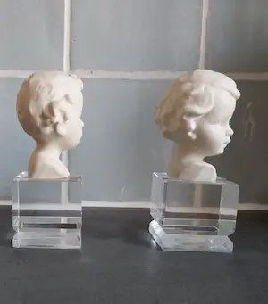 Niet of onleesbaar gesigneerd - 80's vintage figures on perspex base kopen? Bied vanaf 1!