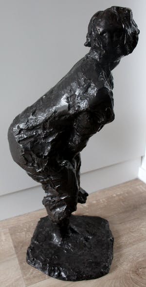 Hans Bayens - Bronzen beeld: Buigende vrouw kopen? Bied vanaf 1499!