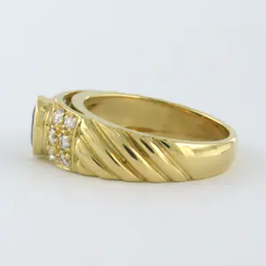 18k gouden ring met saffier en briljant geslepen diamant tot. 0,25ct kopen? Bied vanaf 525!