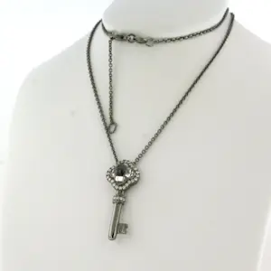 18k goud zwart gerodineerd collier en hanger met bergkristal en diamant kopen? Bied vanaf 710!