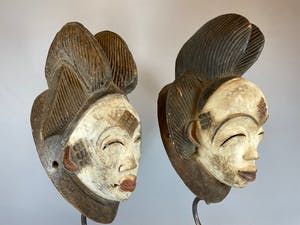 Punu - 2 Old Tribal used African Punu mask with 2 stands - Gabon kopen? Bied vanaf 150!