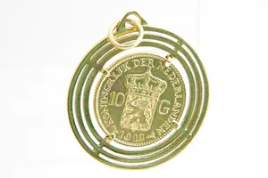 64- Geel-gouden 14 Krt montuur/hanger met gouden 1912 Wilhelmina tientje munt kopen? Bied vanaf 430!