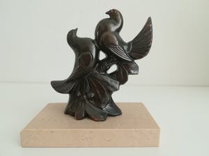 Brons (Onbekend) - Prachtig gedetailleerd sculptuur met duifjes, Art Déco kopen? Bied vanaf 60!