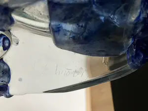 Brons (Onbekend) - Uniek bronzen beeld met glas = gesigneerd. kopen? Bied vanaf 250!