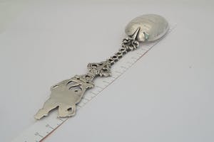 2577 - 2e geh. Zilveren zg. gelegenheidslepel "ruiter en paard" jaarletter 1963 kopen? Bied vanaf 30!