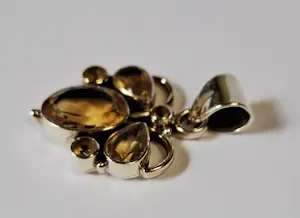 Nieuwe zilveren hanger met facet geslepen citrien: gele edelsteen, kopen? Bied vanaf 70!