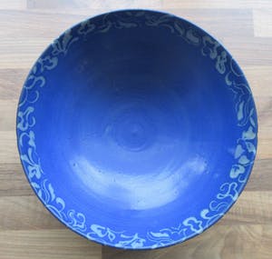 Niet of onleesbaar gesigneerd - Studio steengoed blauwe schaal gesigneerd E. Harup kopen? Bied vanaf 1!