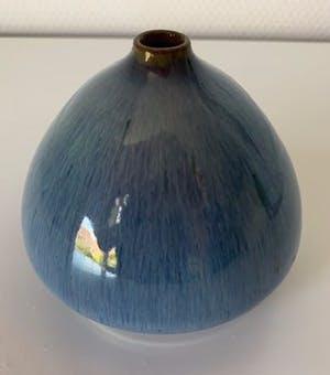 Niet of onleesbaar gesigneerd - Bolvormig vaasje kopen? Bied vanaf 10!