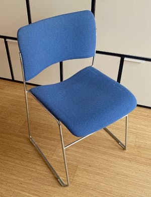 David Lincoln Rowland - Zes 40/4 stoelen met hemelblauwe stoffen bekleding - Howe kopen? Bied vanaf 200!