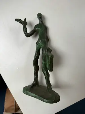 Ronald Tolman - Man met koffer kopen? Bied vanaf 400!