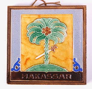 Faience- en Tegelfabriek Westraven - Cloisonné tegel voorstellende wapen van Makassar -1930's kopen? Bied vanaf 9!