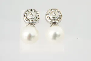 Paar 14Krt witgoud & diamanten oorstekkers  met  Parels kopen? Bied vanaf 160!
