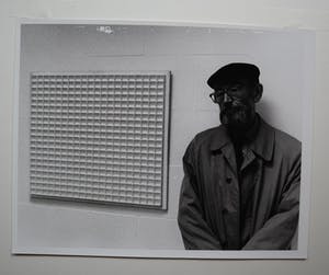 Truus Nienhuis - Jan Schoonhoven naast een van kunstwerken kopen? Bied vanaf 100!