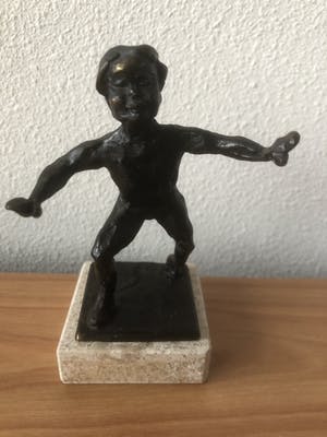Brons (Onbekend) - Prachtig beeldje - Kindje dat zijn eerste stapjes zet. kopen? Bied vanaf 35!