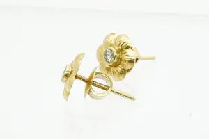 1017- Fraaie set 20krt geel-goud & diamanten oorschroeven - "bloem" model kopen? Bied vanaf 290!