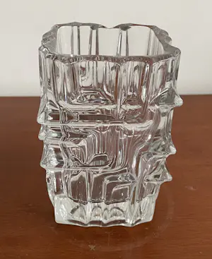 Vladislav Urban - Brutalistische glazen vaas 1960s uitgevoerd voor Sklo Union kopen? Bied vanaf 35!