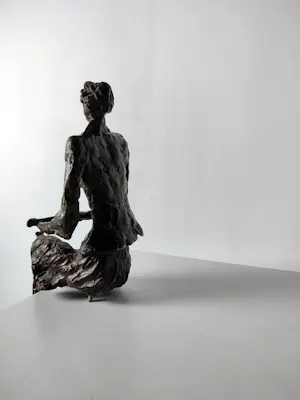 Wil Willemsen - Brons, Zittende dame kopen? Bied vanaf 200!