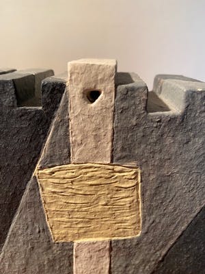 Yvonne Mijnhout - vierkant object met kruismotief kopen? Bied vanaf 1!