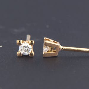 18K Goud - rosé gouden oorknoppen bezet met 0.10 ct diamant kopen? Bied vanaf 160!