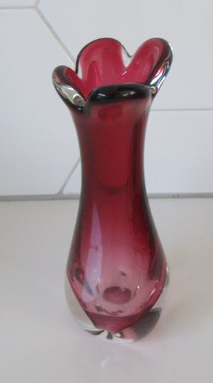 Niet of onleesbaar gesigneerd - Dubbelwandige Murano Sommerso Cranberry vrijgevormde vaas kopen? Bied vanaf 10!