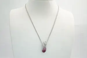 64 - Fijn 18krt witgouden collier met excl 0.35ct diamant & roze saffier hanger kopen? Bied vanaf 760!